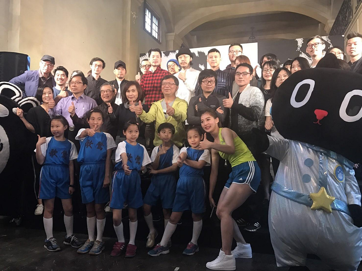 表演後由文化部次長李連權率領大家一同合照，以茲紀念。 圖：翻攝自台灣文博會臉書