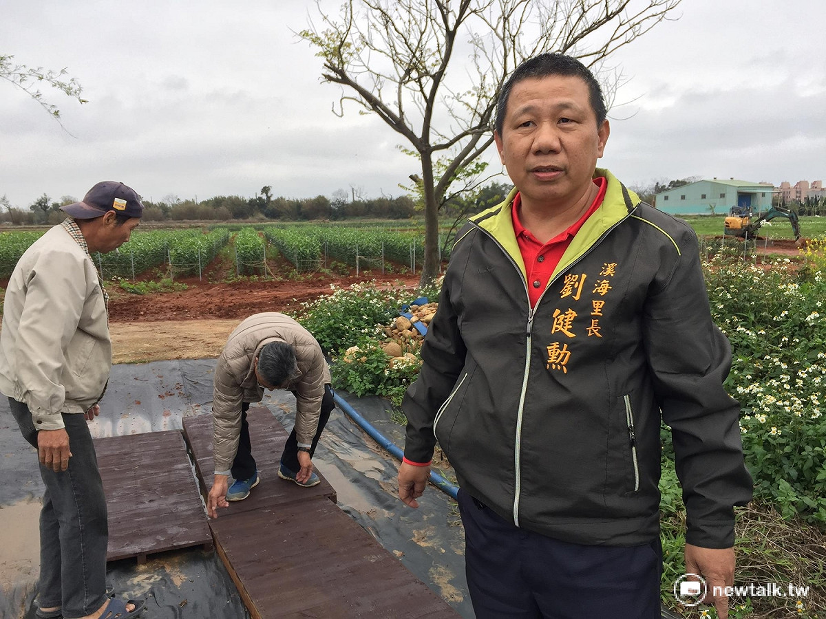 劉建勳說，設立休閒農業區對溪海的花農及里民，是一大利多。 圖：彭素華攝