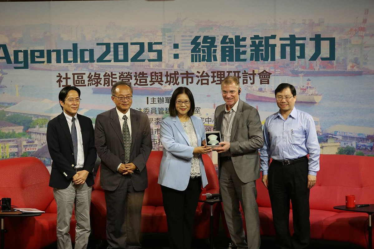 管碧玲指出，德國維爾德波爾茨里德市全市用電百分之百來自綠色能源，是台灣效法的對象。發展綠電是德國的價值觀，而台灣要的是便宜的電，顯見發展綠電的共識尚有一段長遠的路要走。為了凝聚發展綠電的共識，她自費邀請君特．慕格雷先生，就其城市發展經驗，分享予國人。 圖:管碧玲辦公室/提供