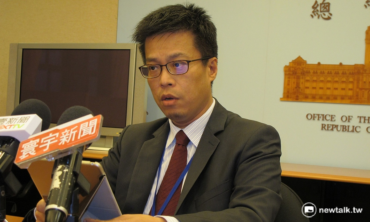 對於年金改革，總統府發言人黃重諺17日表示，「甚至在人群背後鼓動國人相互傷害 」，這些行為都不恰當，也終究會受到法律制裁。 圖：新頭殼資料照片