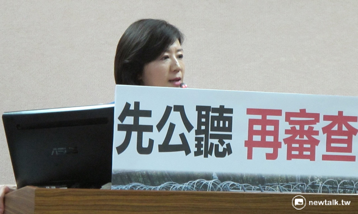 國民黨立委王育敏19日批評銓敘部的年金精算報告18日才送到，怎可以現在就審查年金呢？ 圖：林朝億/攝