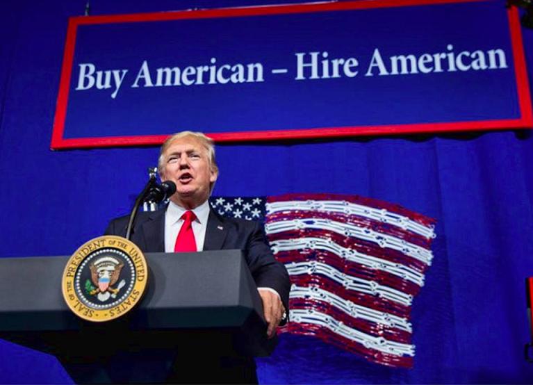 美國總統川普(Donald Trump)18日(當地時間)，簽署「買美國貨、雇美國人」的新行政命令。 圖:翻攝自Donald Trump Facebook。