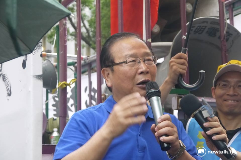 林德福表示，國民黨直到昨天晚上才拿到這份年金的財務精算報告，就算花時間細讀，也難以在短時間之內看懂。 鍾孟軒/攝