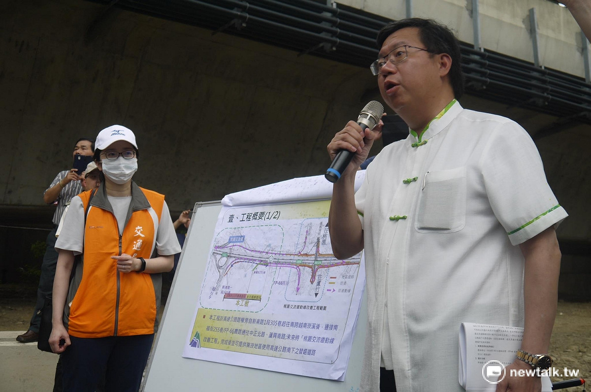 桃園市長鄭文燦提到昨日前去立法院出席《前瞻基礎建設計畫草案》公聽會時，被軍公教團體衝撞。 圖：新頭殼資料照
