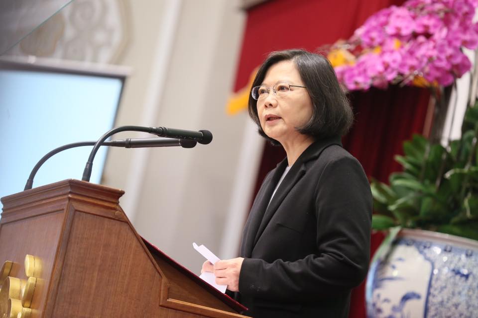 419反年金改革包圍立法院暴力事件，蔡英文親上火線召開記者會。(新頭殻資料照片) 圖:翻攝自蔡英文臉書