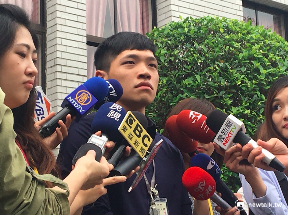太陽花學運領袖陳為廷退伍後21日赴立法院擔任時代力量黨團助理。 圖：鄭佑漢/攝