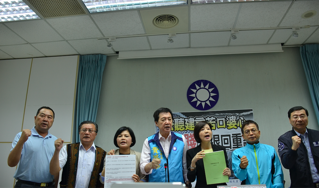 國民黨立法院黨團召開記者會揚言要退回《前瞻基礎建設特別條例草案》。 圖：國民黨團提供