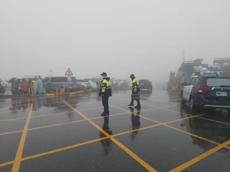 ▲天冷易使車輛機件產生故障，高公局提醒行車前必須注意的4大危機。 （圖／翻攝畫面）
