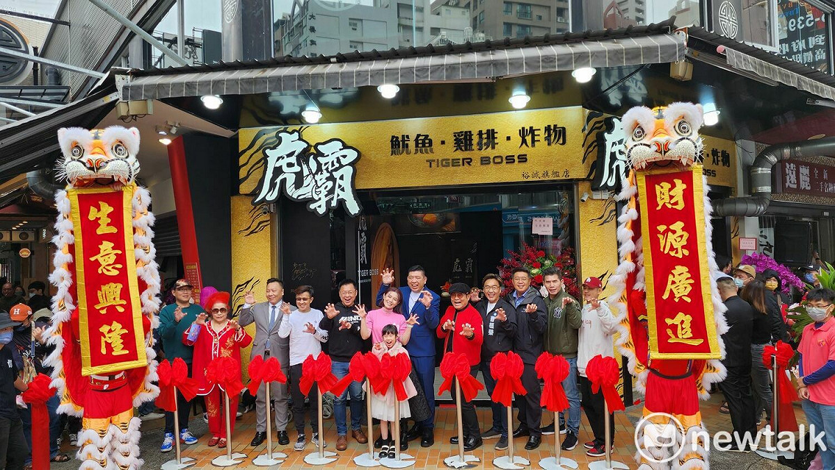NONO投資的品牌雞排店高雄開幕。 圖：孫家銘攝