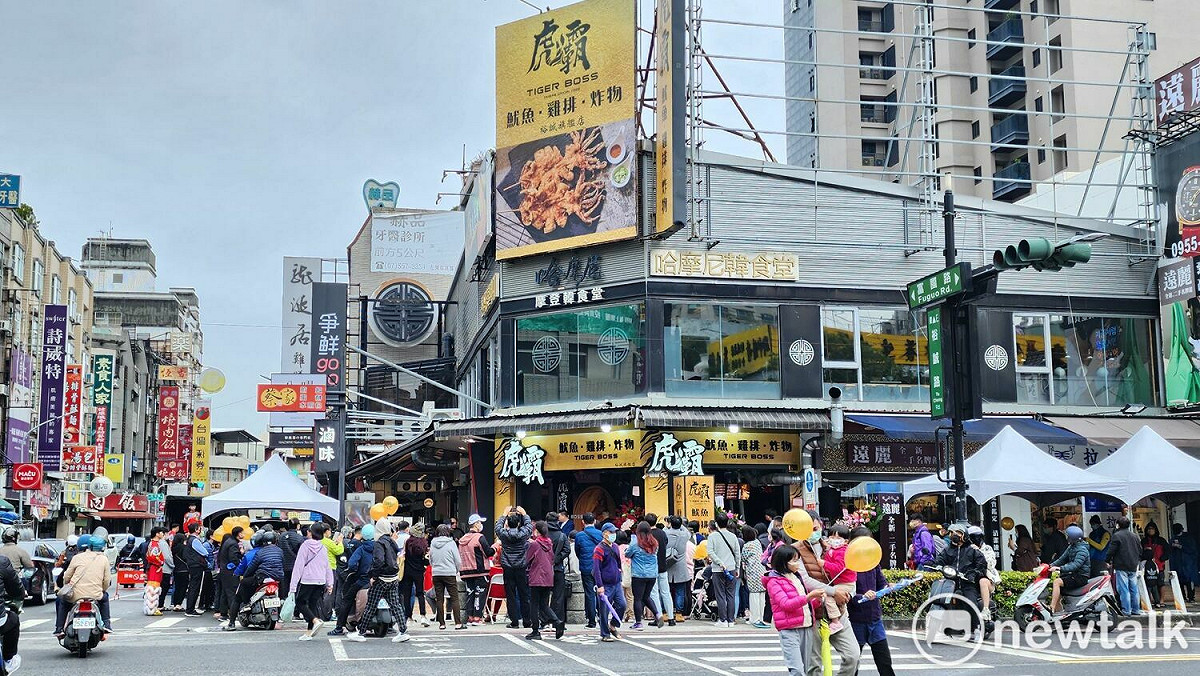 NONO新店開幕，人潮大排長龍。 圖：孫家銘攝