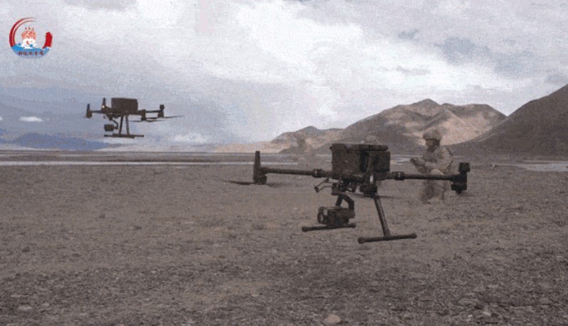 中國解放軍影片中展示無人機攻擊。 圖:翻攝自龍行觀察