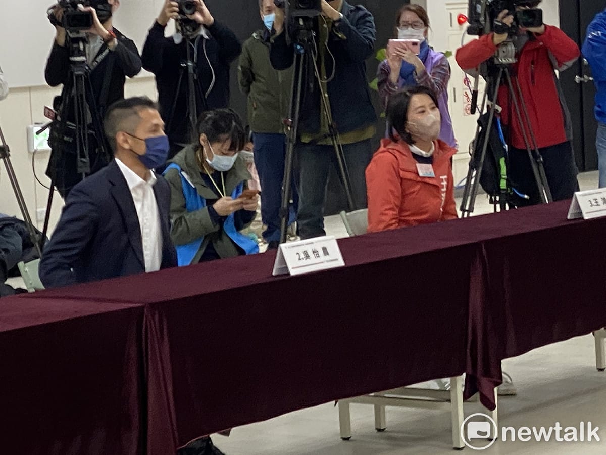 圖為台北市立委補選進行號次抽籤，民進黨候選人吳怡農、國民黨候選人王鴻薇到場。（資料照片） 圖：周煊惠 / 攝