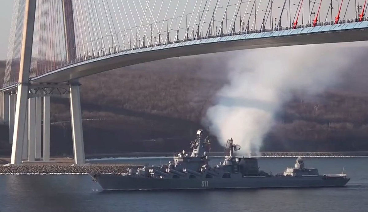 中俄海軍「海上聯合-2022」軍演，俄羅斯派出「瓦良格號」（Varyag）飛彈巡洋艦。圖為瓦良格號軍艦。 圖 : 翻攝自推特