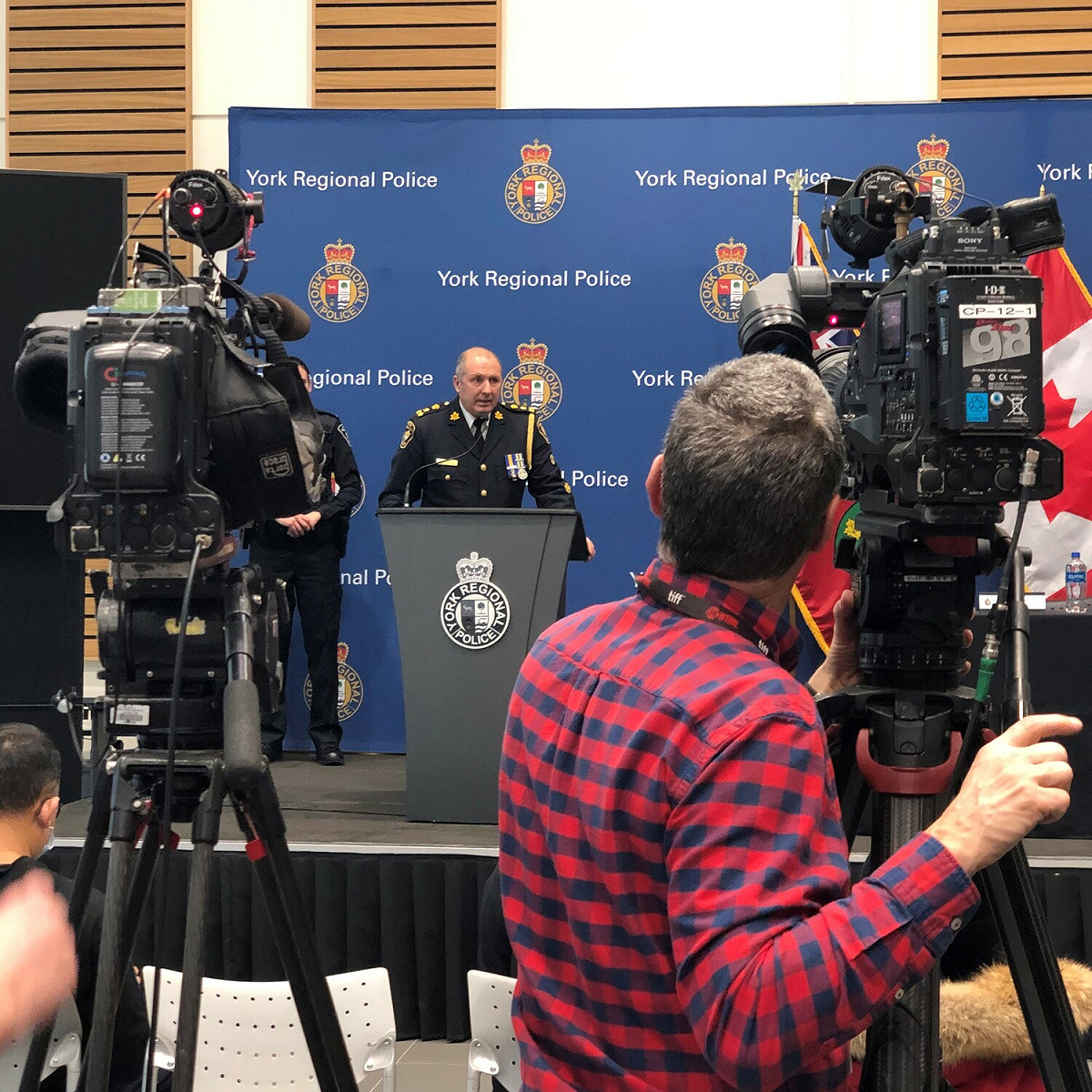 加拿大多倫多外郊區發生槍擊案，當地警察局長麥克斯溫（Jim MacSween）向外界說明。 圖：翻攝自推特