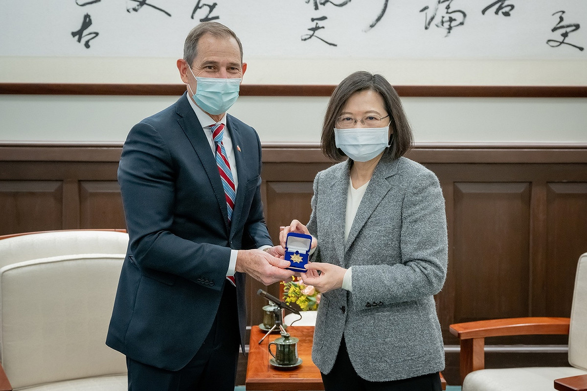 總統蔡英文20日上午接見「美國聯邦眾議員匡希恆（John Curtis）訪問團」 圖：總統府提供