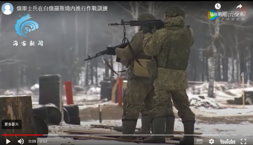 俄軍士兵在下雪天中進行步槍射擊訓練。 圖 : 翻攝自海客新聞