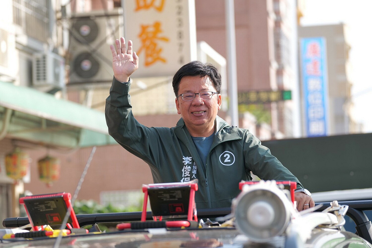 李俊俋競選失利後謝票。 圖：李俊俋競選總部/提供