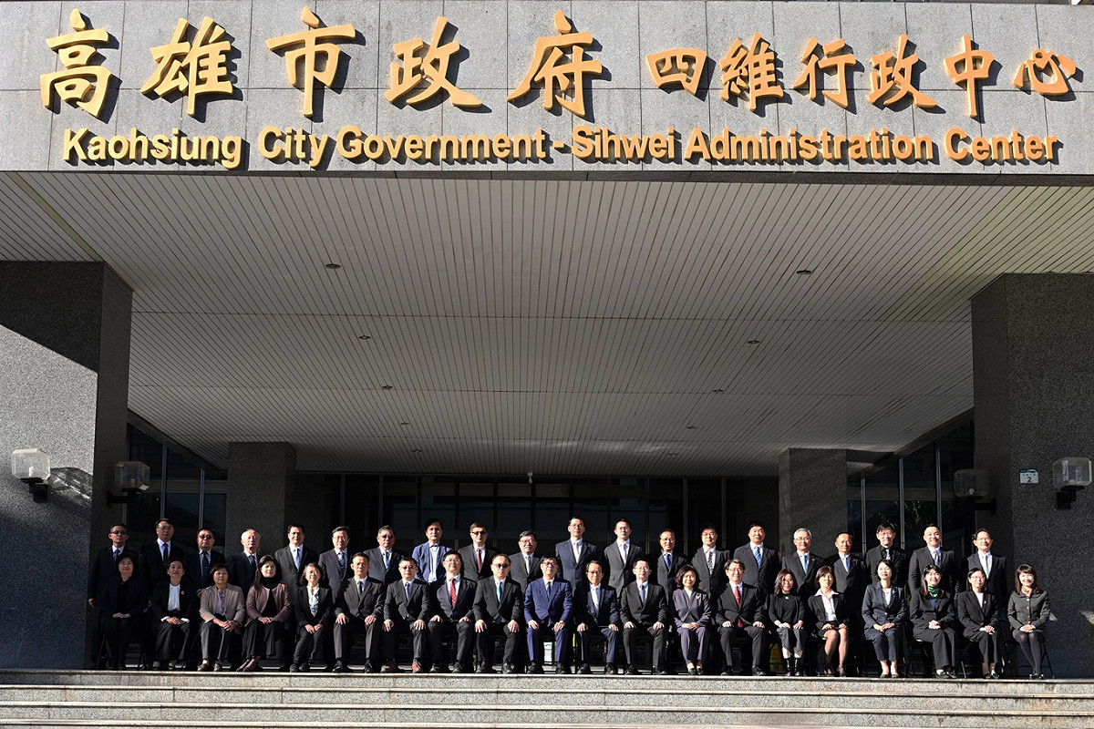 高市府團隊總辭後拍合照。 圖高雄市政府/提供