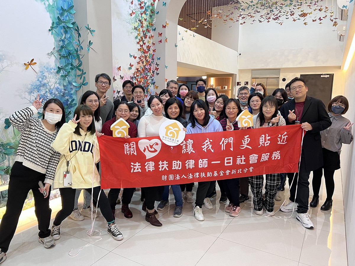 勞工局長陳瑞嘉與法扶基金會參訪樸樹咖啡樹林店。 圖：新北市勞工局提供