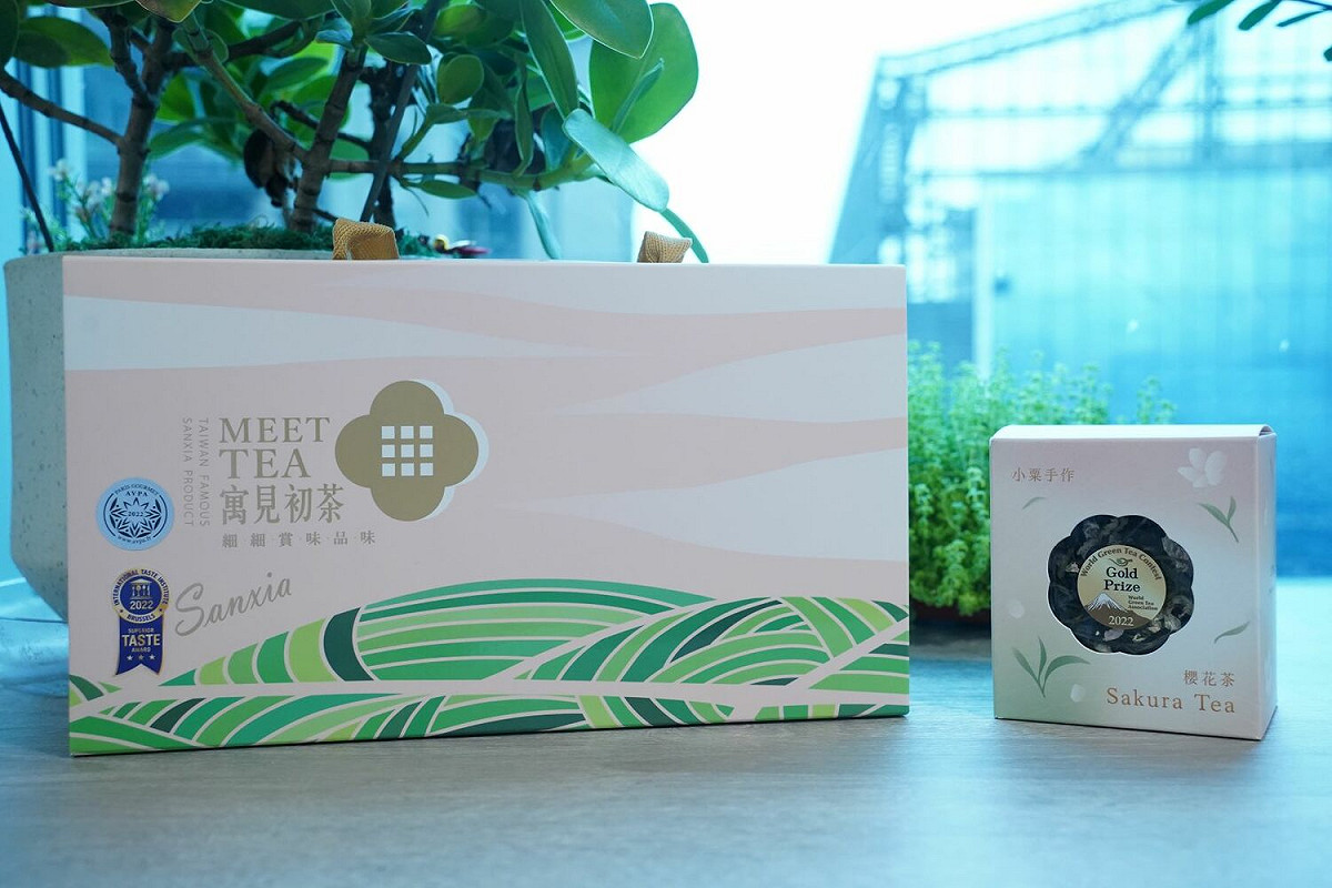 三芝櫻花茶獲「世界綠茶大賽金賞獎」金獎，三峽蜜香紅茶獲比利時「頂級美味大獎」評鑑三星獎。 圖：新北市農業局提供