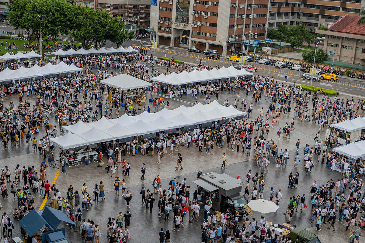無肉市集的活動總是滿滿的人潮，旗下的純素超商品牌「未來你好」即將進駐台中捷運市府站。 無肉市集/提供