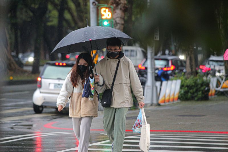 今日冬至寒流來襲，中醫師提醒民眾要掌握養身「4大重點」，避免心血管疾病發生。 圖／記者葉政勳攝