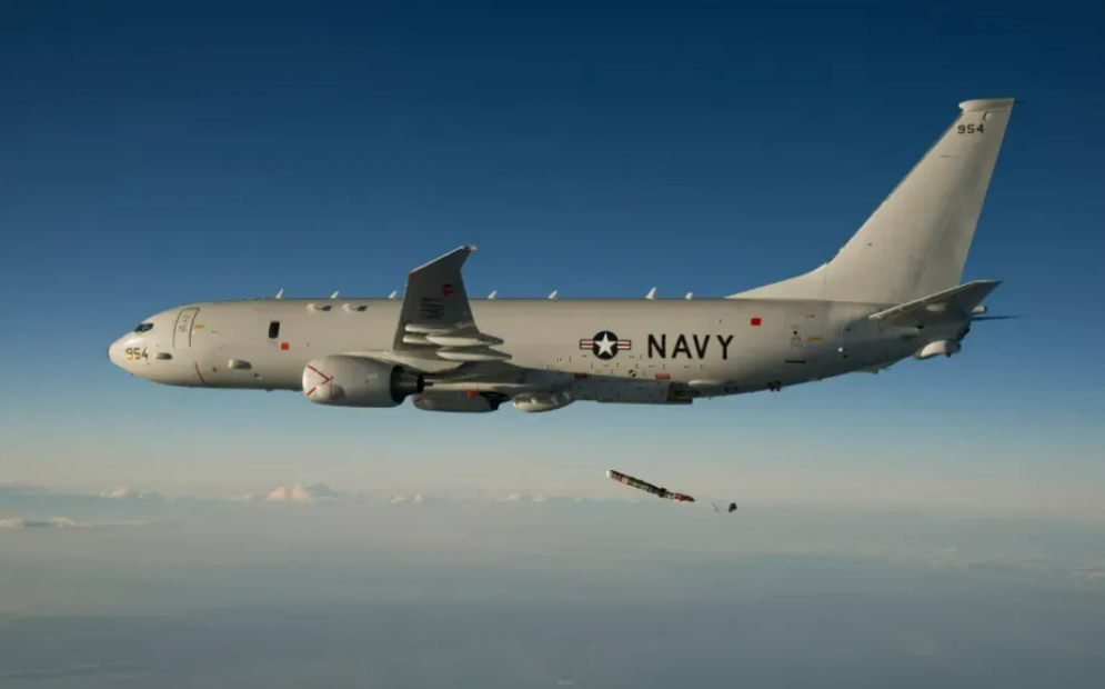 美軍派出 P-8A 反潛巡邏機 3 架、E-3G 預警機 1 架、RC-135V 偵察機 1 架前往台海、南海方向進行高強度活動。圖為 P-8A 反潛巡邏機 圖：翻攝自中國《騰訊新聞》藍星特快