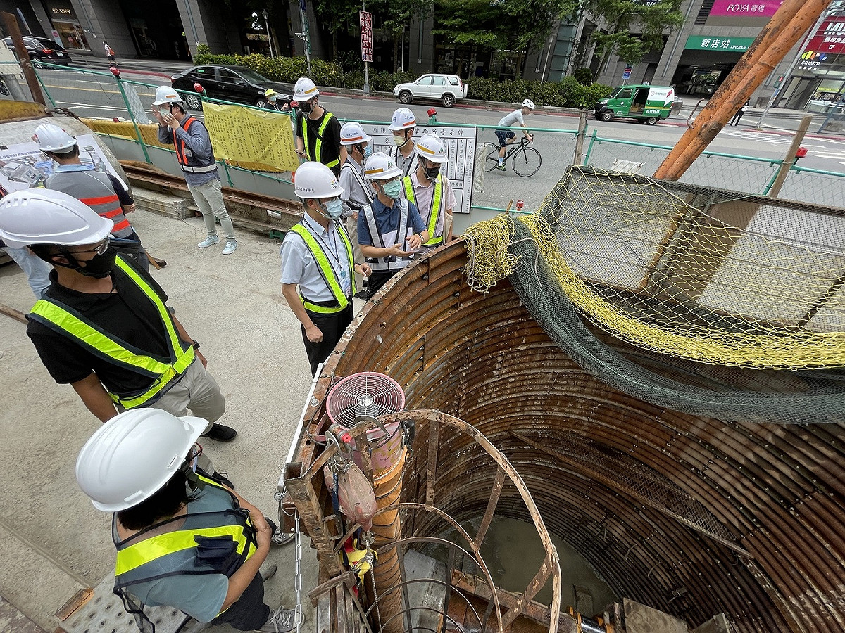 新北與中央通力合作，視察污水工程施工品質及進度。 圖：新北市水利局提供