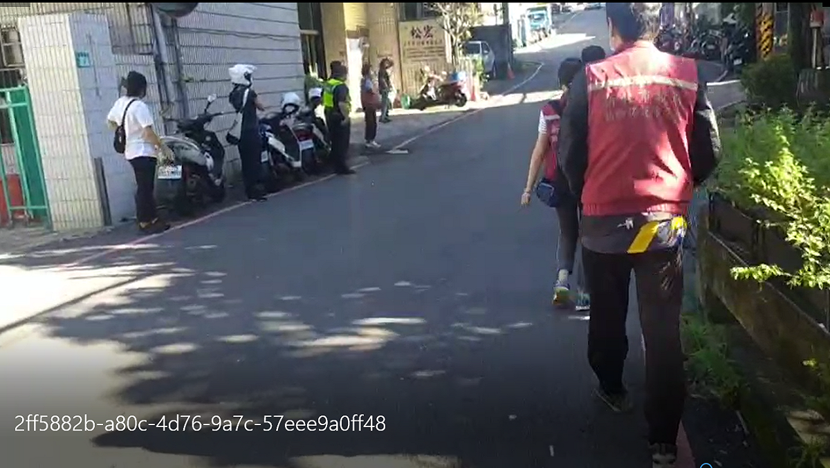 動保處會同警方前往現場調查。 圖：新北市動保處提供