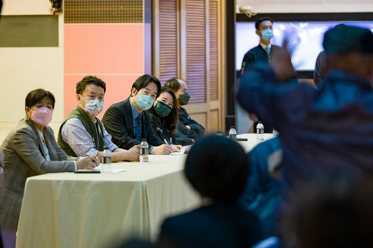 副總統賴清德22日晚間前往南投縣，出席第二場「向黨員報告」政見發表會。 圖：翻攝賴清德臉書