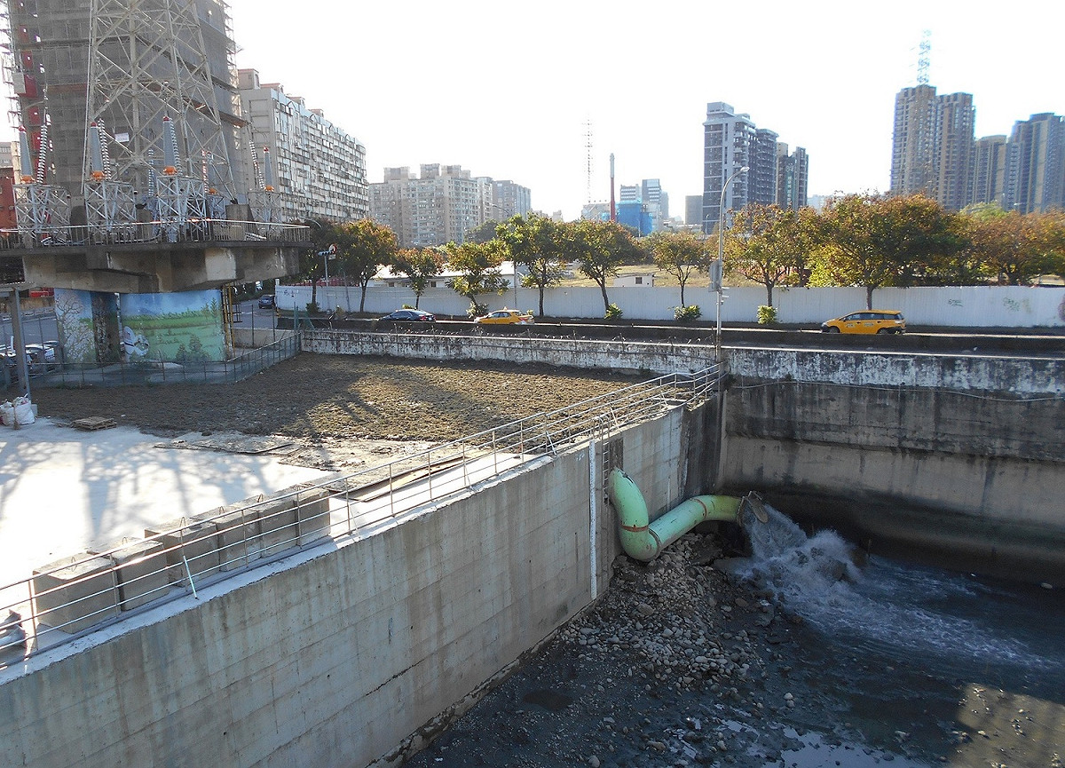 瓦磘溝增設抽水機除臭又防汛。 圖：新北市水利局提供