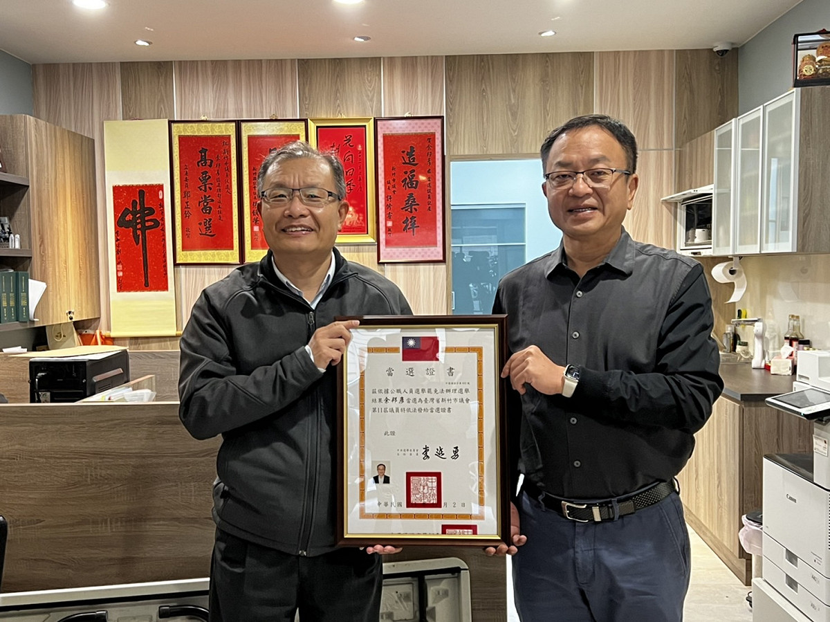 余邦彥（右）決定不退國民黨，繼續與現任議長許修睿搭配爭取連任。 圖：翻攝余邦彥臉書