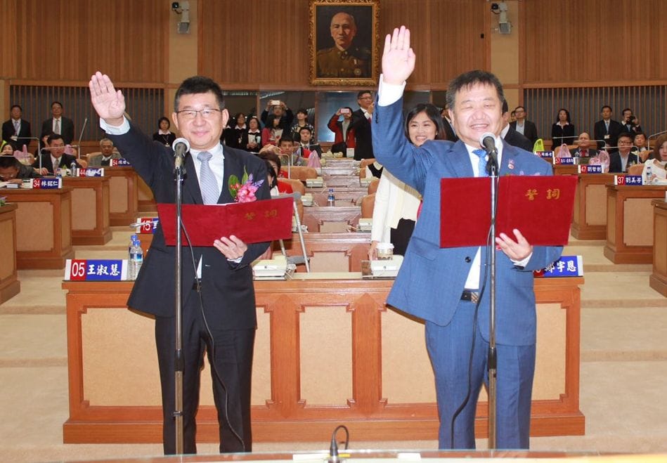 蔣根煌(右)、陳鴻源可望連任新北市正副議長。 圖：新北市議會提供