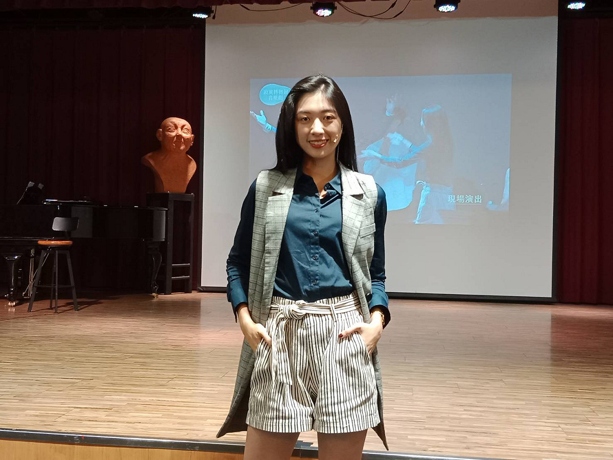 參與演出的黃子柔是北漂的高雄人，目前是伊林的模特兒。 圖：孫家銘攝