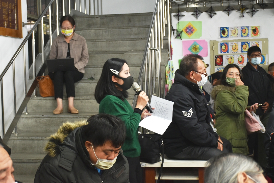 目稱第三代民進黨員的年輕女性為中小企業發聲。 圖：孫家銘攝
