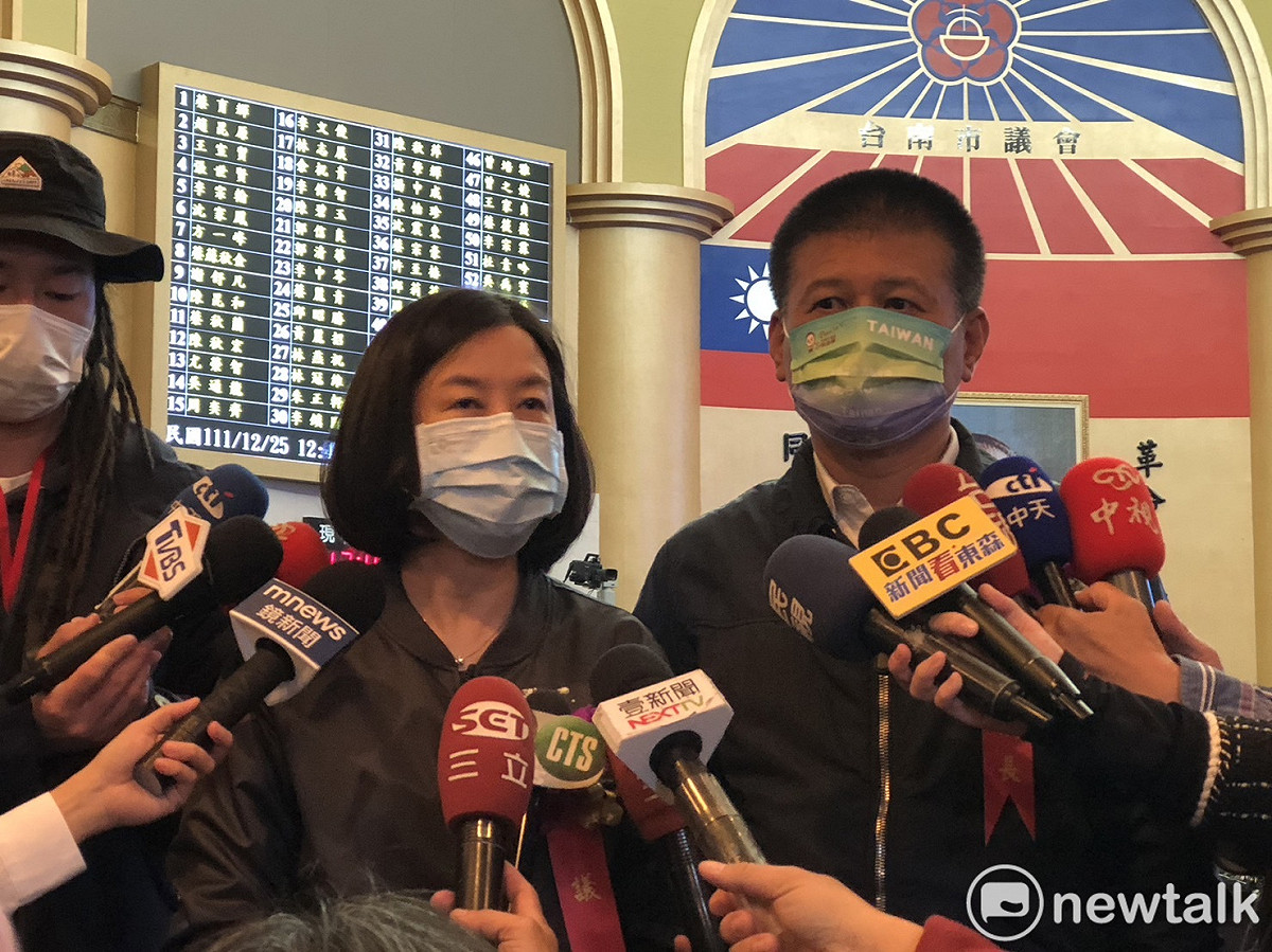 台南市議會今日舉行第4屆正副議長選舉，民進黨提名的副議長人選林志展最後獲得32票，高票當副議長。 圖：黃博郎／攝