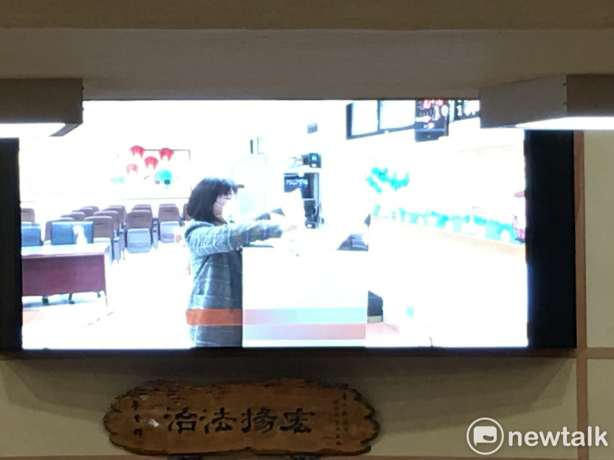 市議員陳儀君確診，在第二審查室另行宣誓就職及投票。 圖：王峻昌／攝