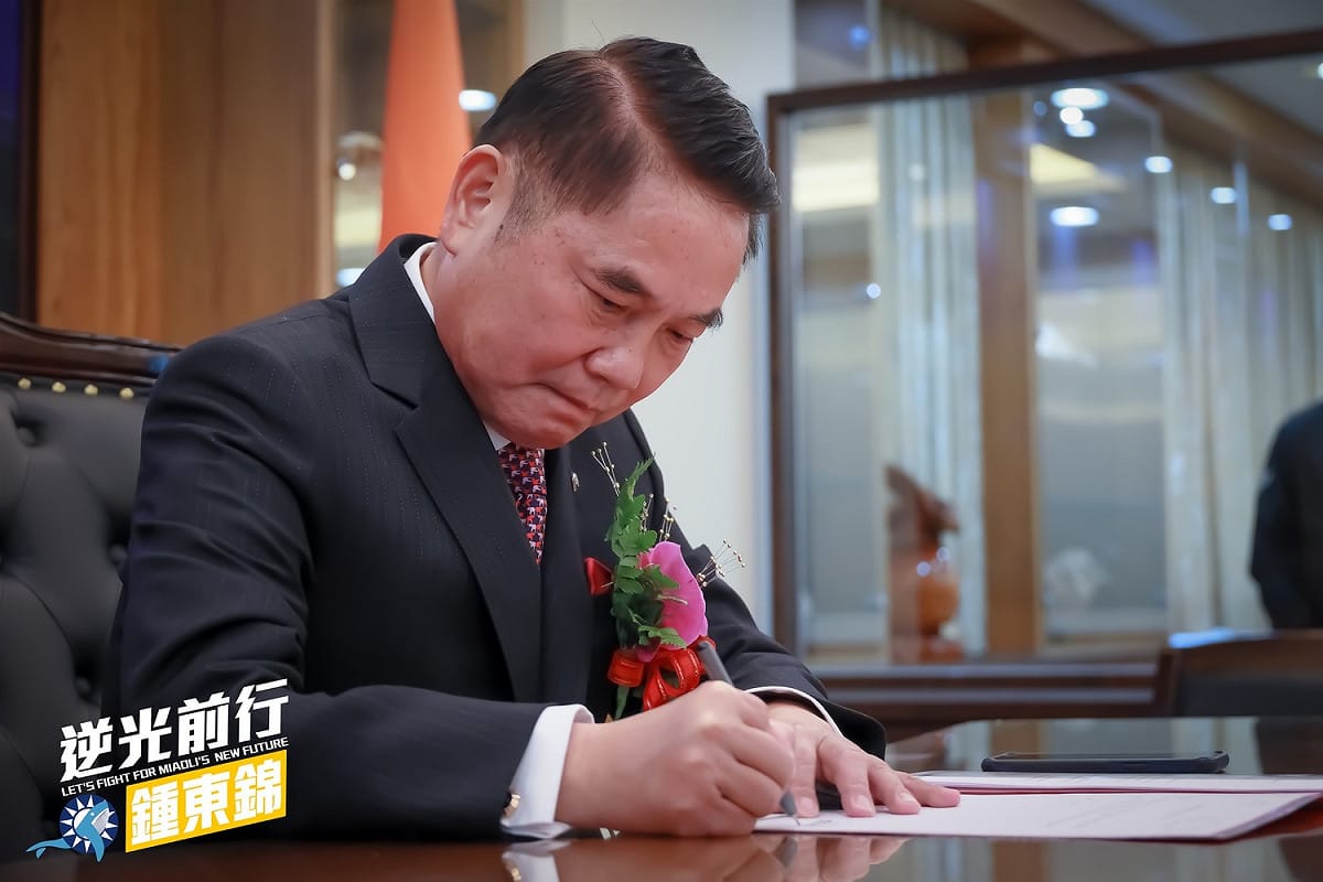 鍾東錦表示，不反對和國民黨協商「但委屈要還我」。 圖: 翻攝自鍾東錦臉書