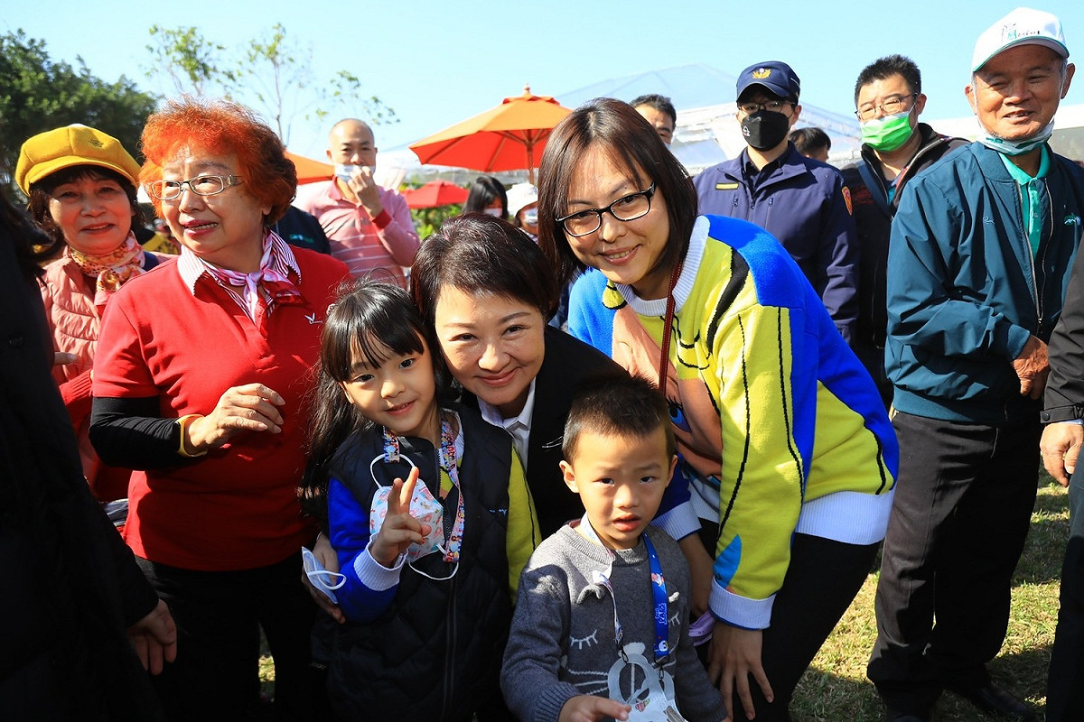 台中市長盧秀燕參加霧峰農會100週年慶。 台中市政府/提供