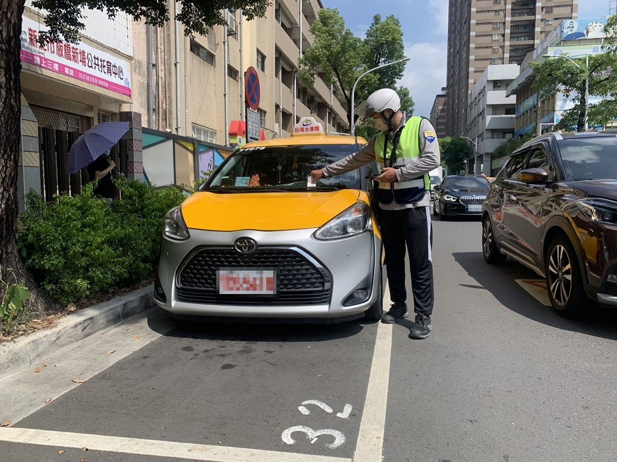 路段開單。 圖：新北市交通局提供