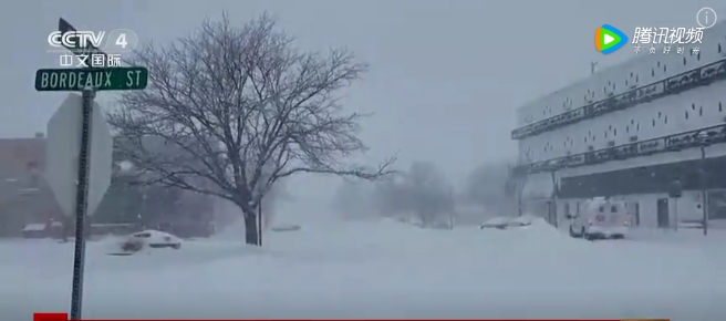 美國耶誕節遇暴風雪，紐約州州長表示，這是一場「史詩級的災害」。 圖 : 翻攝自央視