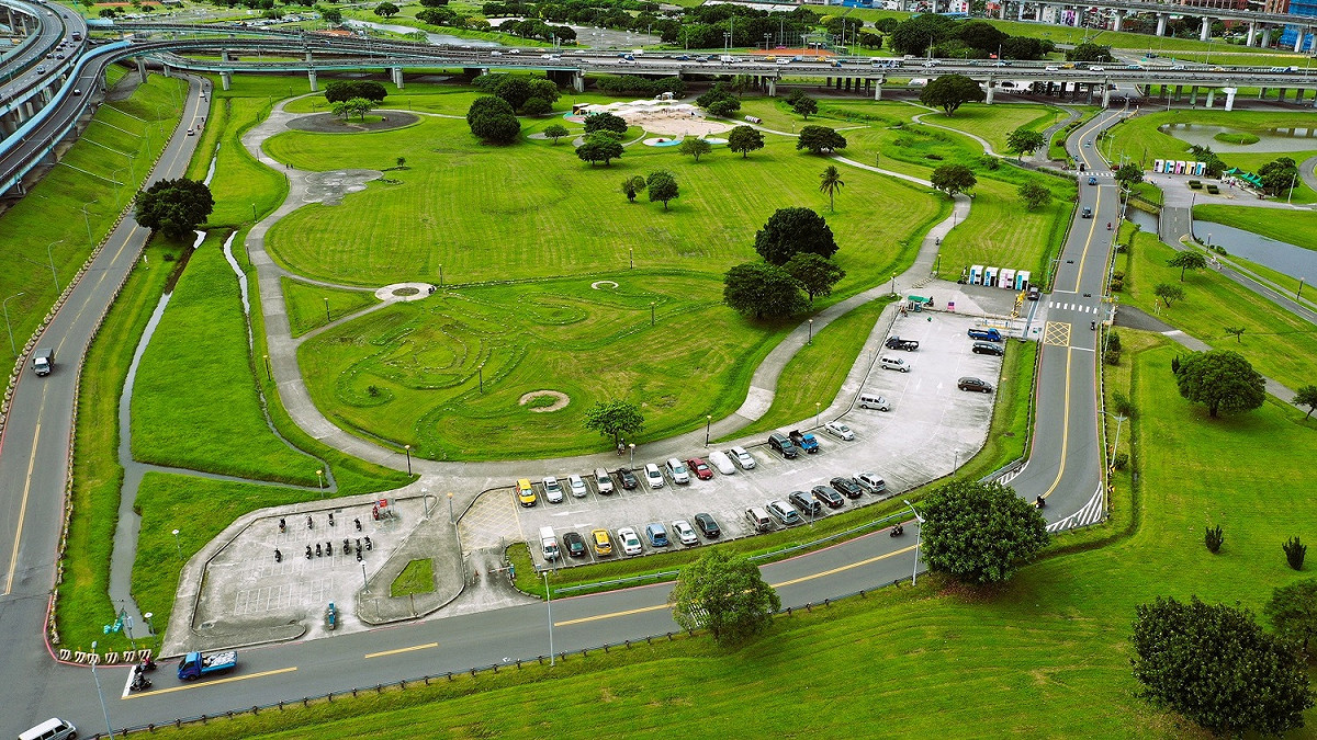 樂遊天地停車場-擴建前空拍照片。 圖：新北市高灘處提供