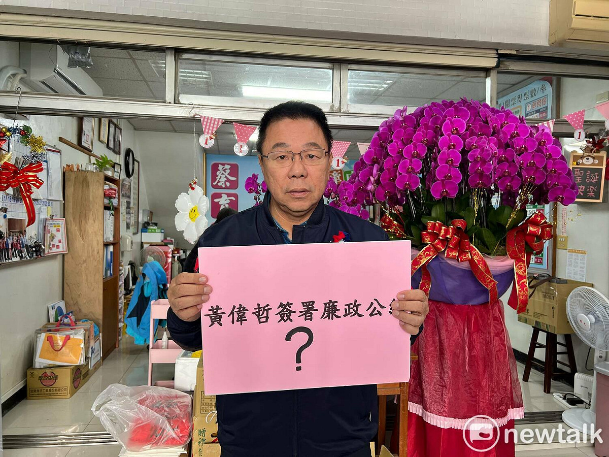 蔡育輝指出，正副議長選舉落幕，這屆黨團的民主監督大責也正式啟動，正副議長選舉期間的「賄聲黑影」，懇請檢調深入追查，是否跟88槍、太陽光電黑金、前中執委郭再欽、林士傑等人有關？而黃偉哲市長要求小內閣簽廉政公約，但據可靠消息透漏，陳凱凌被羈押前仍在小內閣名單內，市政亂象不斷，國民黨團未來會強力監督。 圖：黃博郎／攝