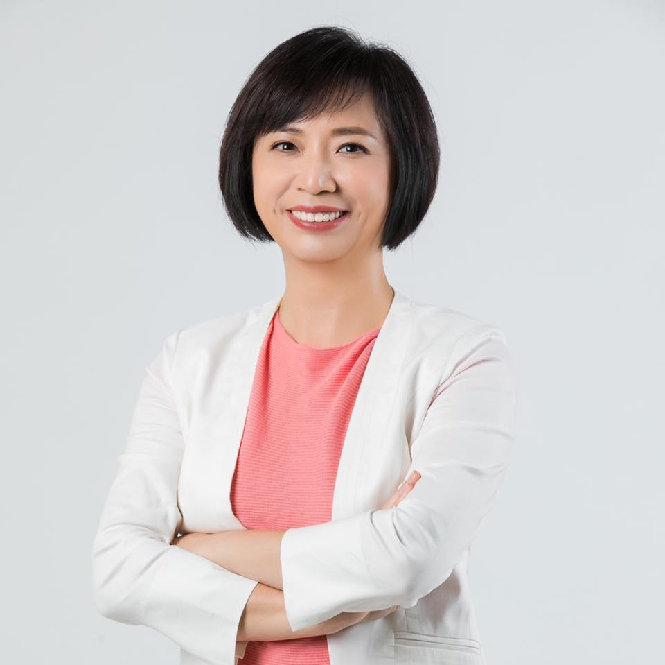 對於中央政稅收超過4500億，何欣純支持發現金或現金券。 取自何欣純臉書