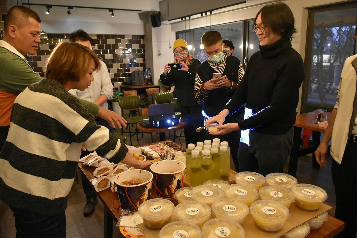 「左營舊市美」品牌成員聚會交流。 圖：孫家銘攝