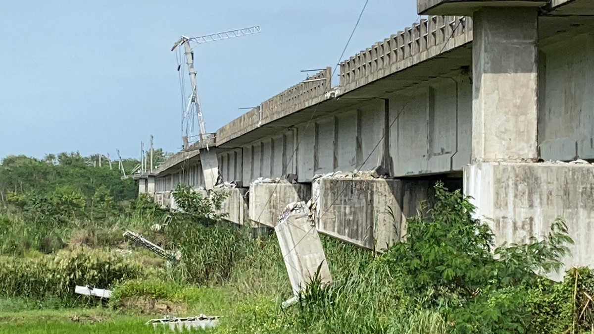 台鐵新秀姑巒溪橋墩柱受損，耗時100天預計在明天通車。 圖：台鐵局／提供
