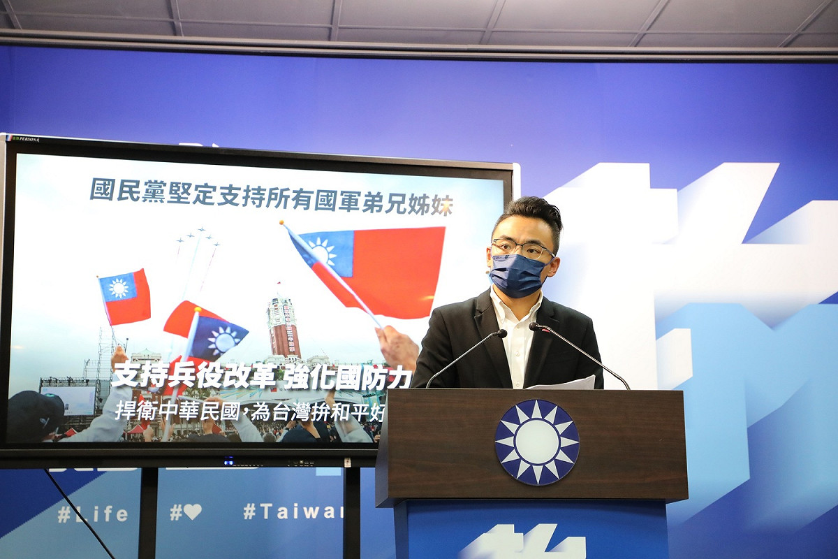 國民黨文傳會主委洪孟楷說明國民黨兵役改革制度主張。 圖：國民黨文傳會/提供