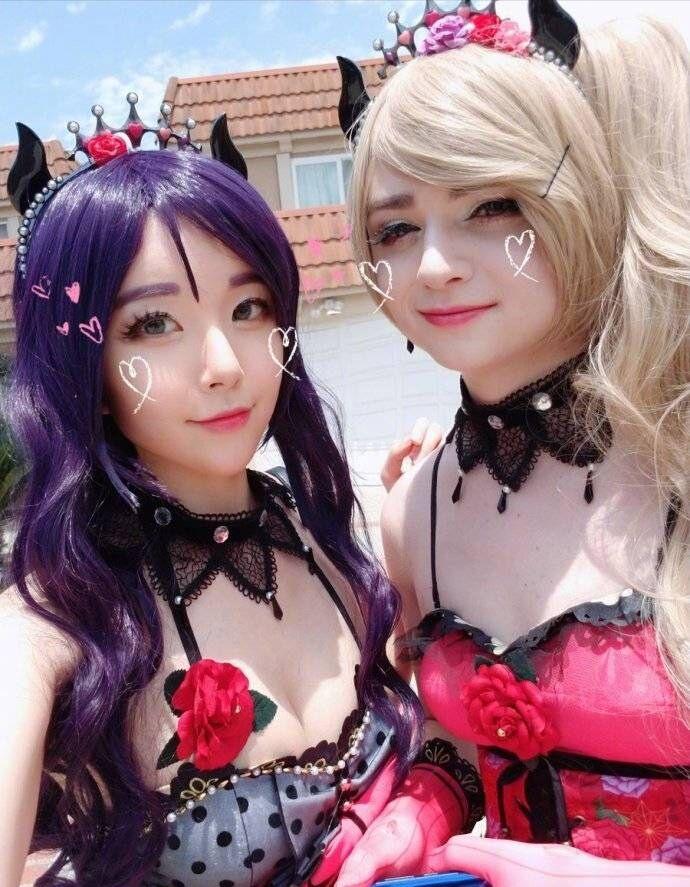 Sneaky會喜歡Cosplay，是因為同樣對Cosplay有濃厚興趣的女友，兩人還時常一起裝扮出現在Cosplay展。 圖：翻攝自Sneaky推特