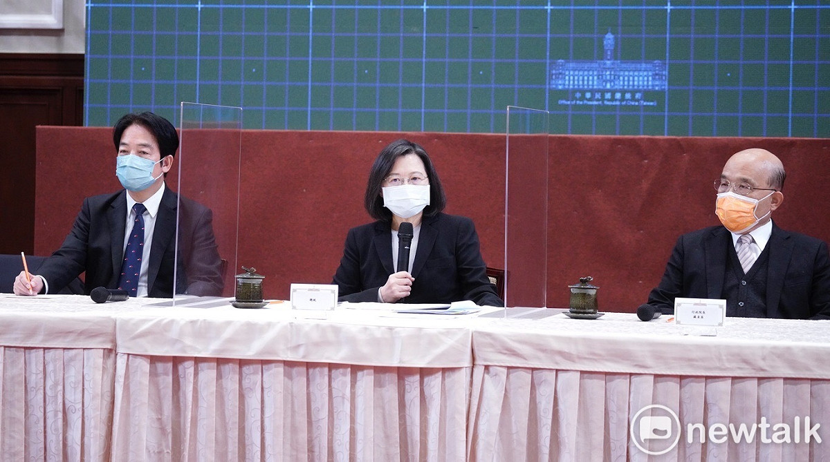 圖為蔡英文總統日前開記者會宣布2024兵役延長為一年，副總統賴清德與行政院長蘇貞昌均出席。（資料照片） 圖：張良一/攝