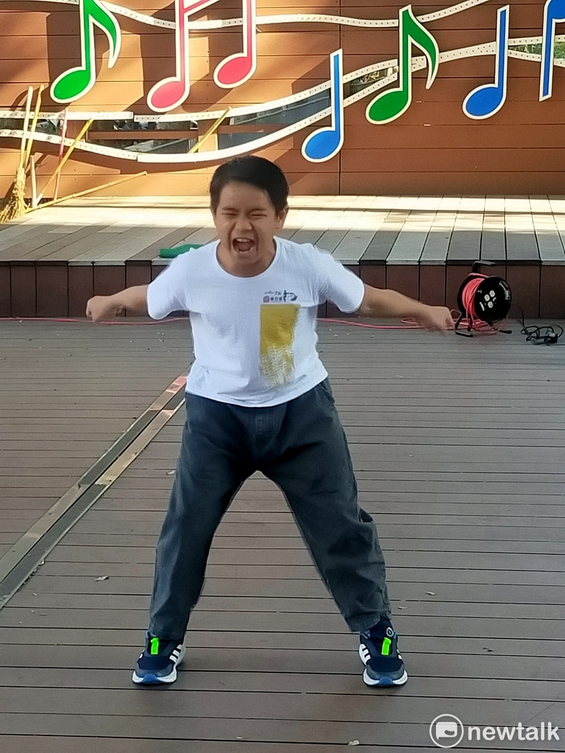 吳宗修在記者會上秀出Music Form Hard Style。 唐復年/攝